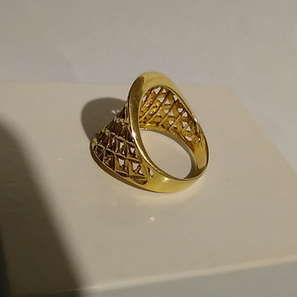 14K Yellow Gold Diamond-Cut Ring - Picture 4 of 8